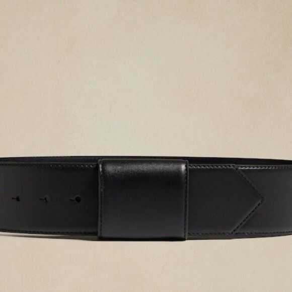 ✨BANANA REPUBLIC LEATHER STATEMENT TAB BELT✨ - Picture 1 of 7